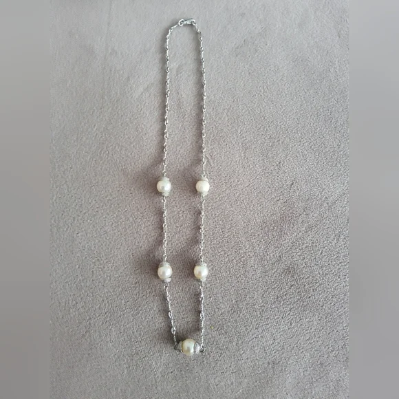 18kt. White Gold With Culured Pearl Station Necklace - Picture 4 of 4